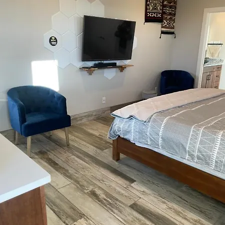 Bent Canyon Suite-3
