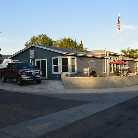 The Bear's Den B&B-3